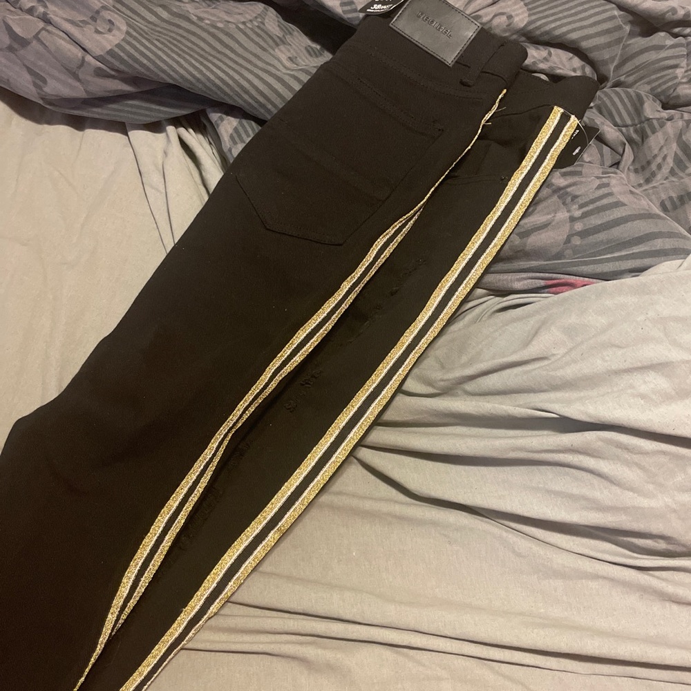 Black n yellow Jeans size 38 but fits like a 34